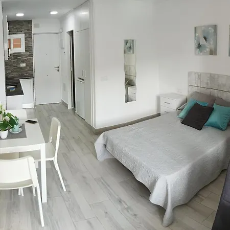 Precioso Apartamento Residencial Piscina Jardines Apartment *